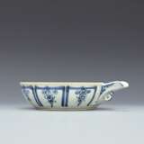 Yuan Dynasty Blue and white porcelain Lotus pattern container - фото 2
