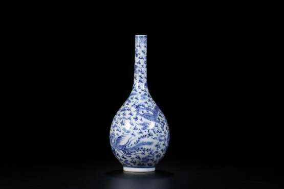 19th Century Blue and White Porcelain Dragon Phoenix Cloud Pattern Long Neck Bottle - Foto 1