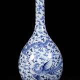 19th Century Blue and White Porcelain Dragon Phoenix Cloud Pattern Long Neck Bottle - photo 2