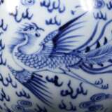 19th Century Blue and White Porcelain Dragon Phoenix Cloud Pattern Long Neck Bottle - Foto 3