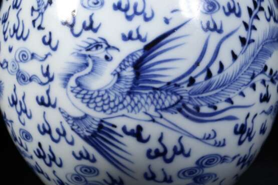 19th Century Blue and White Porcelain Dragon Phoenix Cloud Pattern Long Neck Bottle - photo 3