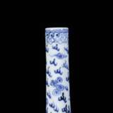 19th Century Blue and White Porcelain Dragon Phoenix Cloud Pattern Long Neck Bottle - photo 5