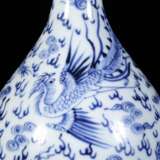 19th Century Blue and White Porcelain Dragon Phoenix Cloud Pattern Long Neck Bottle - Foto 6