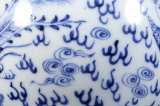 19th Century Blue and White Porcelain Dragon Phoenix Cloud Pattern Long Neck Bottle - фото 7