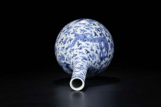 19th Century Blue and White Porcelain Dragon Phoenix Cloud Pattern Long Neck Bottle - Foto 8