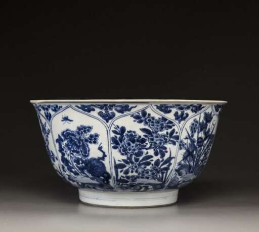 A large blue and white 'floral' bowl - photo 1