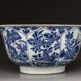 A large blue and white 'floral' bowl - фото 4