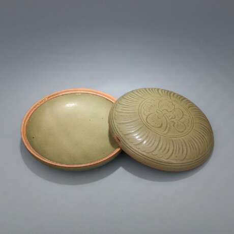 Song Dynasty Yaozhou Kiln Carving Flower pattern Cover box - фото 2