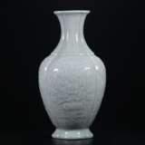 Qing Dynasty Qianlong powder green glaze engraving flower ornamental bottle - Foto 1