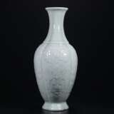 Qing Dynasty Qianlong powder green glaze engraving flower ornamental bottle - photo 3