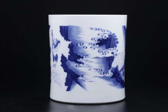 Qing Dynasty Blue and White Porcelain Landscape Character Story Pen Container - фото 3