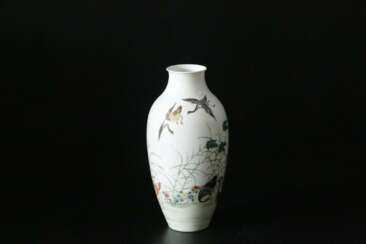 Qing Dynasty Qianlong pastels glaze geese reed ornamental bottle