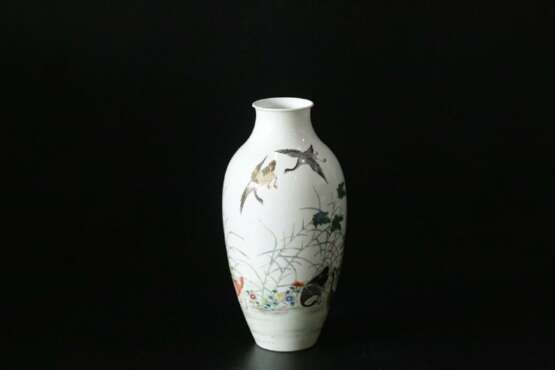 Qing Dynasty Qianlong pastels glaze geese reed ornamental bottle - photo 1