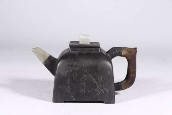 Chinese Qing Dynasty Tin inlaid jade teapot - photo 1