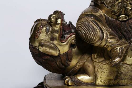 Qing Dynasty Copper gilt God of wealth Sitting image - фото 5