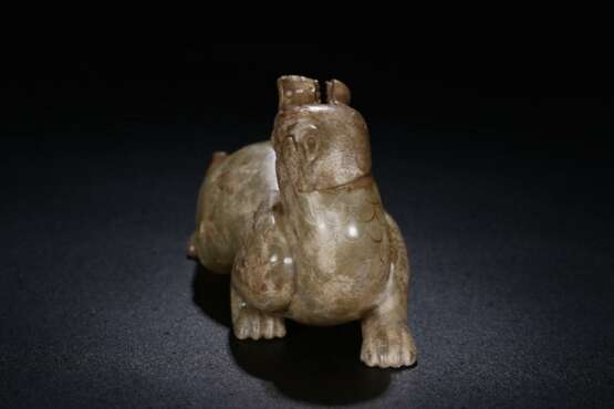 Han Dynasty Hetian jade God beast sculpture - фото 5