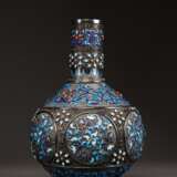 A silver filigree enamelled bottle vase with turquoise - photo 1