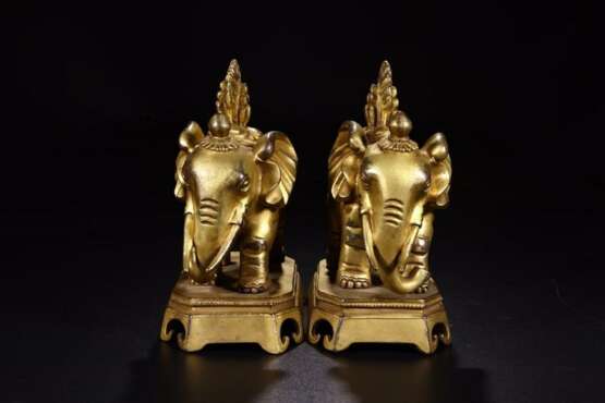 A Pair of copper gilt elephants in the Qing Dynasty - photo 2