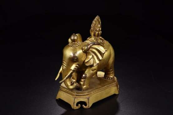 A Pair of copper gilt elephants in the Qing Dynasty - photo 3