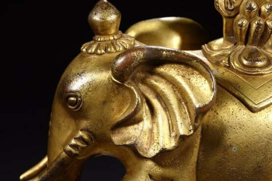 A Pair of copper gilt elephants in the Qing Dynasty - photo 6