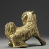 A gilt bronze Buddhist lion - Foto 3
