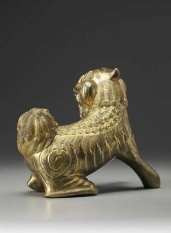 A gilt bronze Buddhist lion - фото 3