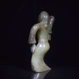 Warring States Hetian jade dancing girl sculpture - фото 4