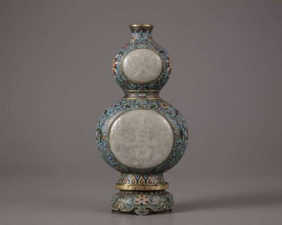A Chinese white-jade plaque-inlaid cloisonne enamel - photo 1