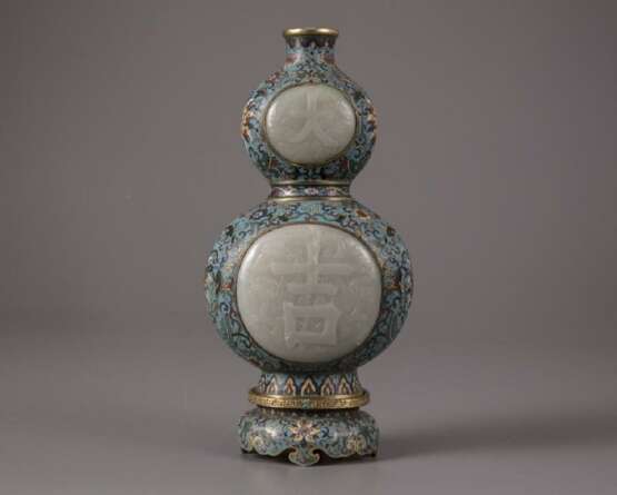 A Chinese white-jade plaque-inlaid cloisonne enamel - Foto 4
