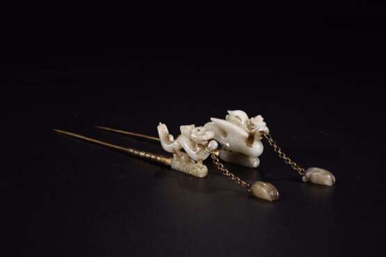 A pair of Ming Dynasty silver gilt mosaics and white jade dragon phoenix Hairpin - photo 1