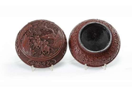 A Chinese cinnabar lacquer circular box and cover - Foto 3