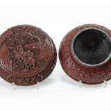 A Chinese cinnabar lacquer circular box and cover - фото 3