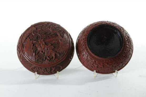 A Chinese cinnabar lacquer circular box and cover - Foto 4