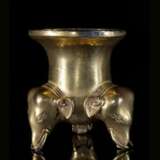 China Ming Dynasty bronze three-legged incense burner - фото 1