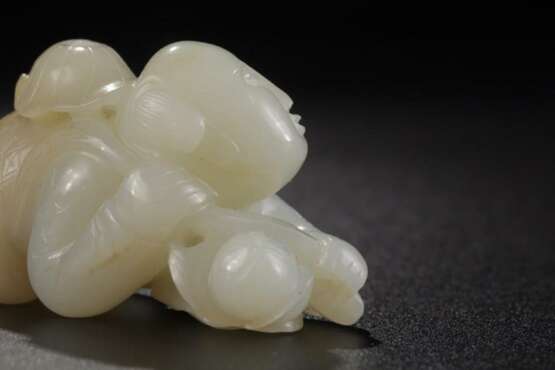 Qing Dynasty Hetian white jade carving boy - photo 4