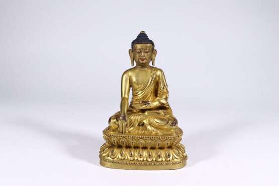 Qing Dynasty Copper gilt Sakyamuni Sitting image - фото 1