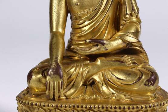 Qing Dynasty Copper gilt Sakyamuni Sitting image - photo 3