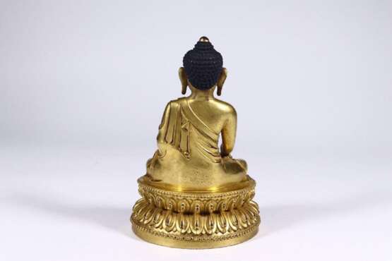 Qing Dynasty Copper gilt Sakyamuni Sitting image - фото 7