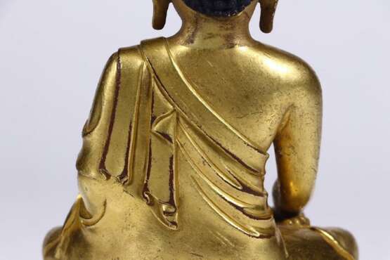 Qing Dynasty Copper gilt Sakyamuni Sitting image - фото 8