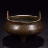 Xuande three-legged copper incense burner in the Ming Dynasty - фото 1