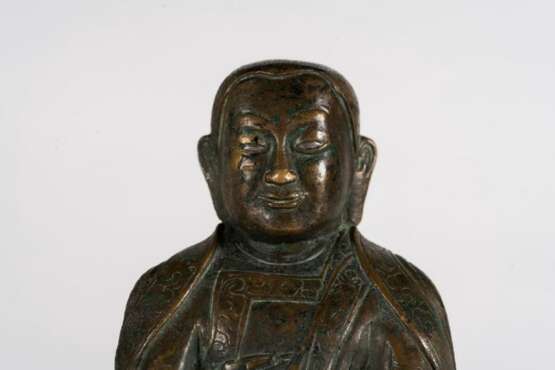 14th century Chinese bronze inlaid silver Buddha statue - фото 2