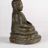 14th century Chinese bronze inlaid silver Buddha statue - Foto 3