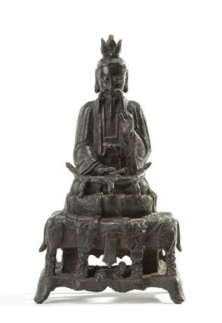 A Chinese bronze figure of a dignitary - photo 1