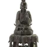 A Chinese bronze figure of a dignitary - photo 1