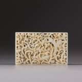 Qing Dynasty A white jade openwork Sculpture ‘dragon’ - photo 2