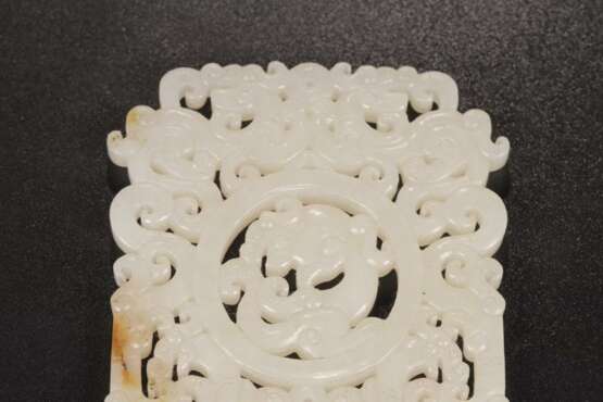 Ming Dynasty Hetian white jade Carving Dragon - фото 3