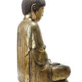 A massive Chinese gilt-lacquered wood Buddha statue - фото 2