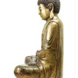 A massive Chinese gilt-lacquered wood Buddha statue - фото 3