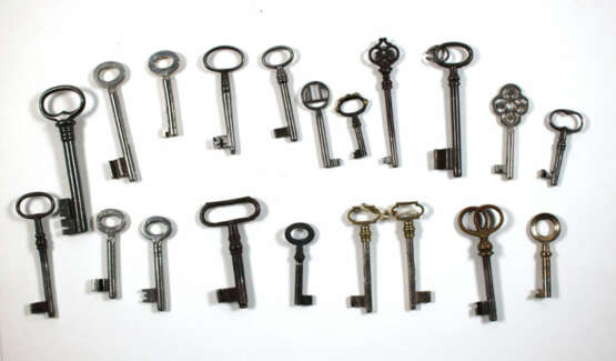 Konvolut antiker Schlüssel. - photo 1 Konvolut antiker Schlüssel. - photo 1
