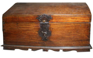 Barocke Runddeckeltruhe.